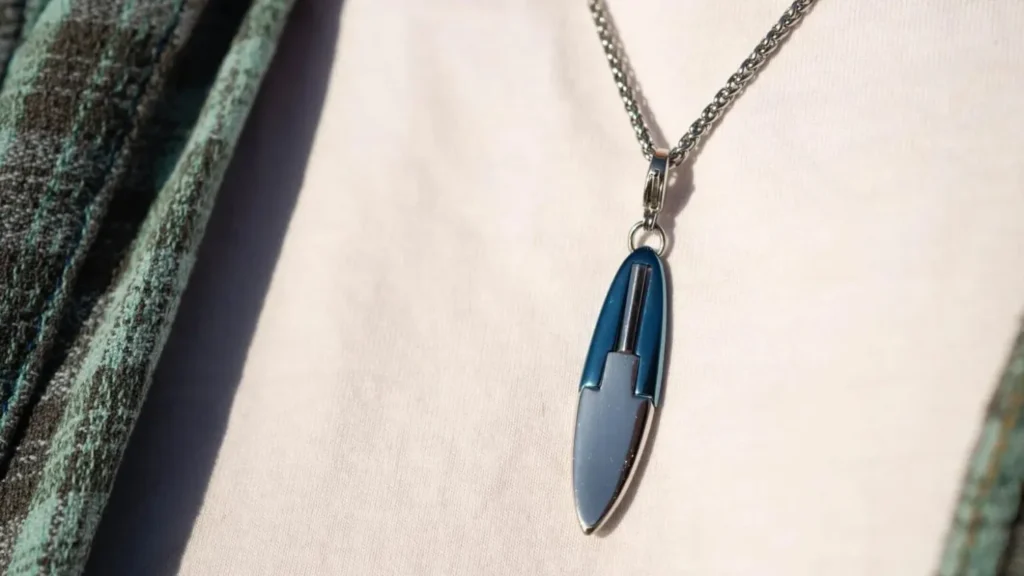 Finkey-Surfboard-Necklace